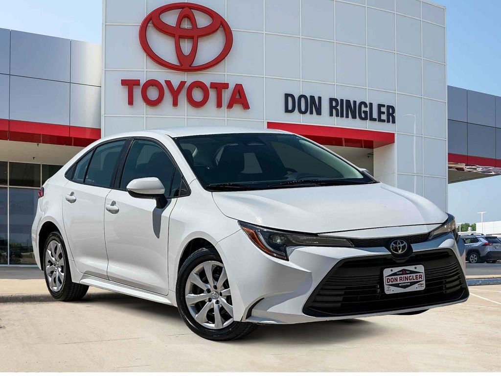 Certified 2024 Toyota Corolla LE image 1