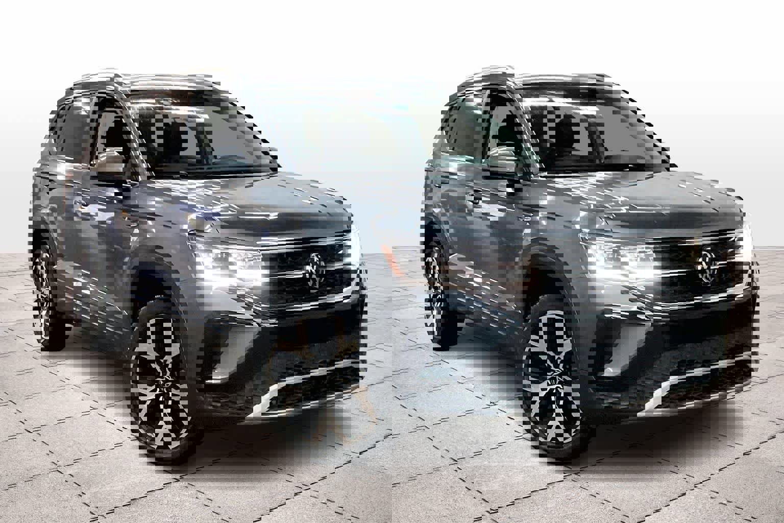 Used 2022 Volkswagen Taos SEL image 2