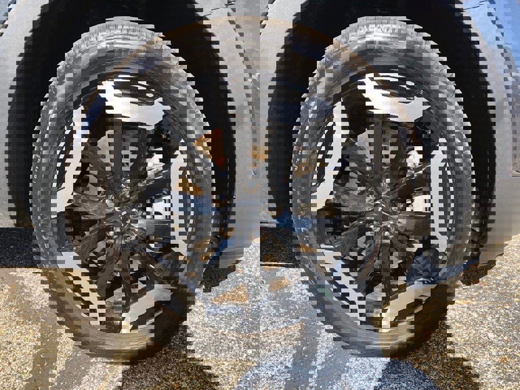 Used 2024 Kia Telluride EX w/ EX Captain's Chair Package image 9