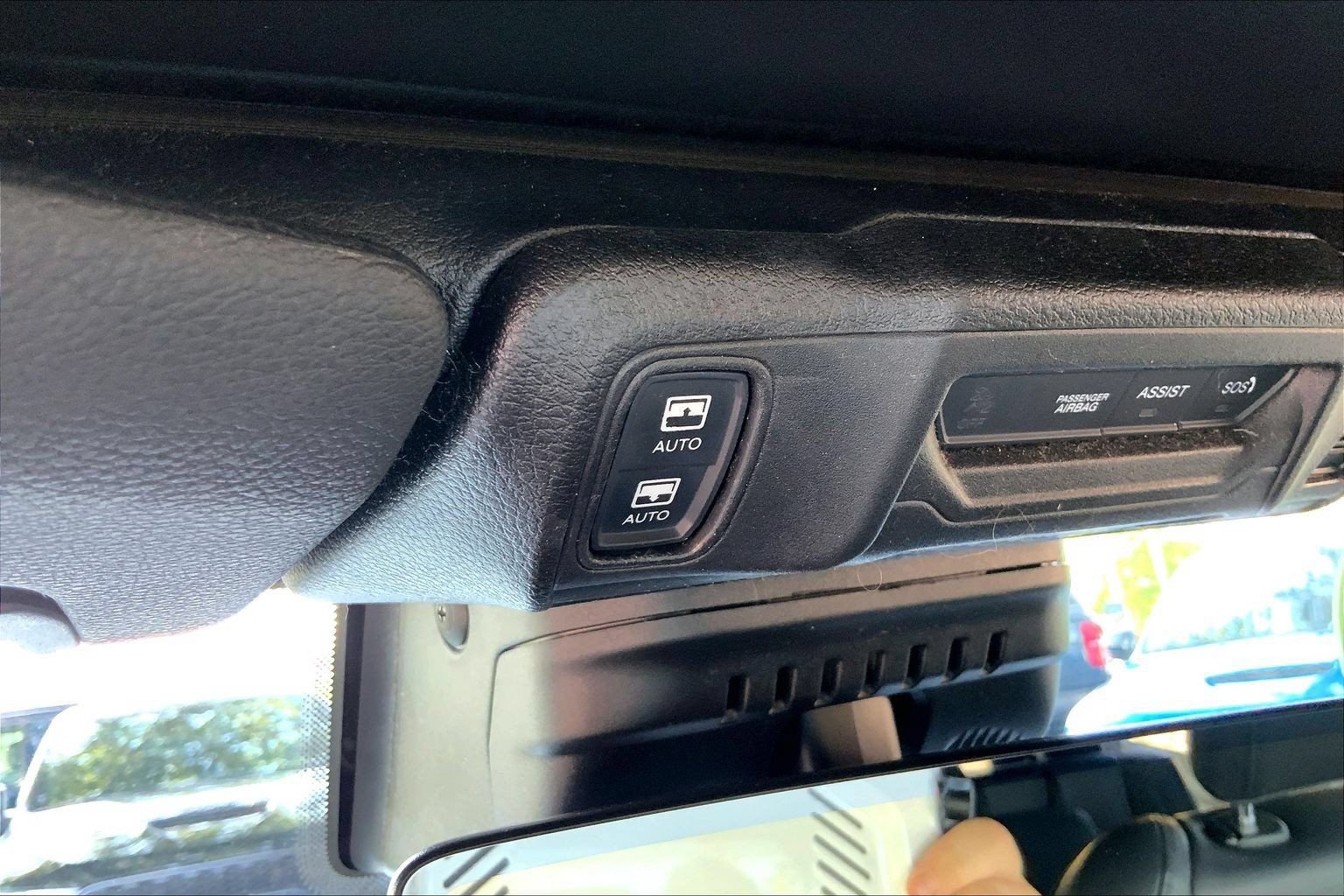 Certified 2024 Jeep Wrangler Unlimited Sahara w/ Technology Group AWD/4WD image 29