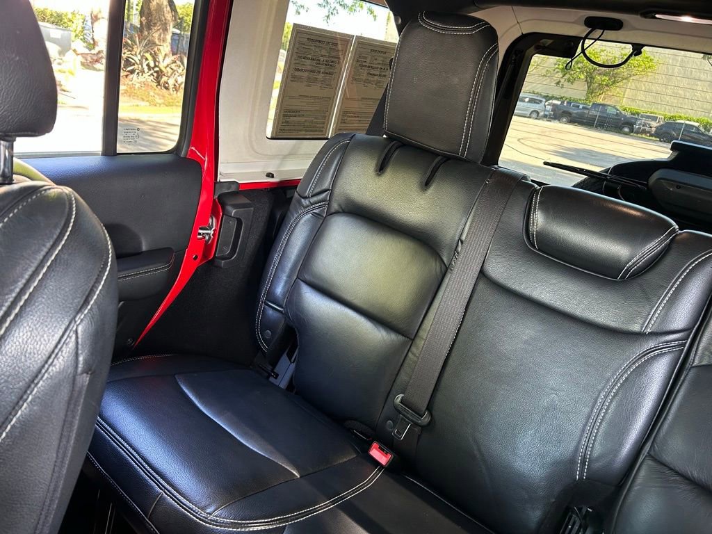 Used 2018 Jeep Wrangler Unlimited Sahara AWD/4WD image 13
