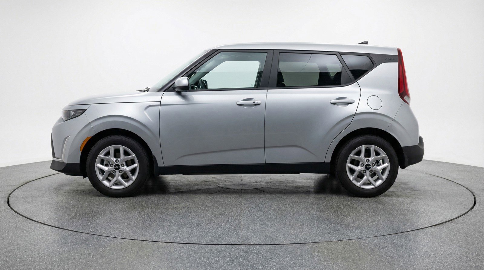 Used 2025 Kia Soul LX w/ LX Technology Package image 5