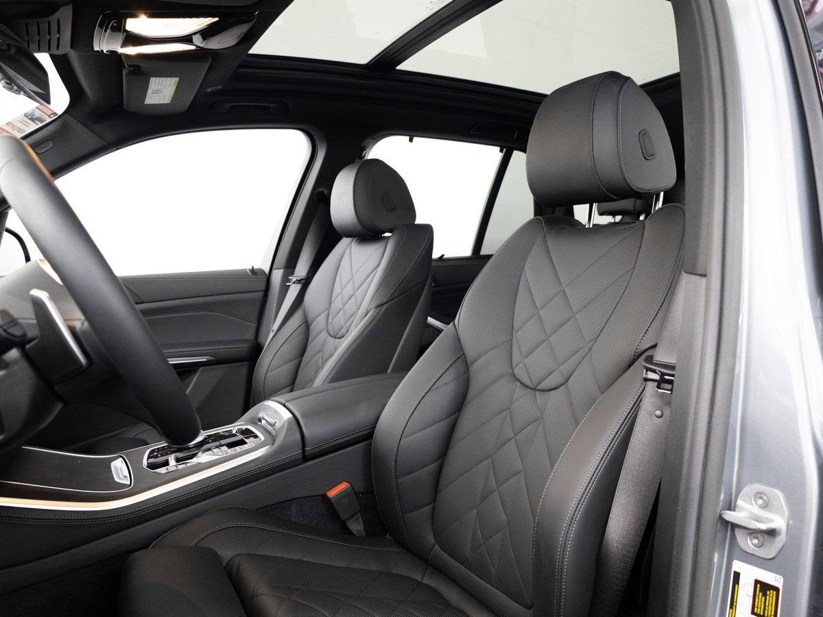 Used 2025 BMW X5 xDrive50e w/ M Sport Package image 5