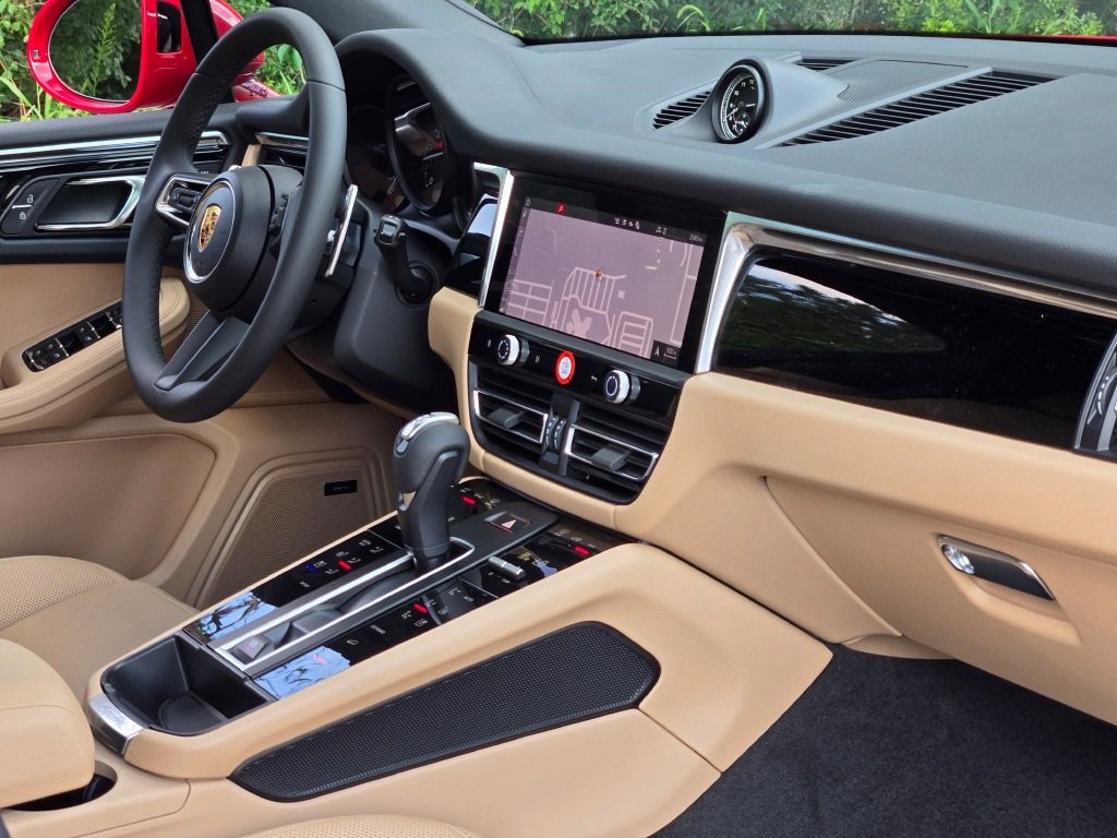 New 2026 Porsche Macan image 40