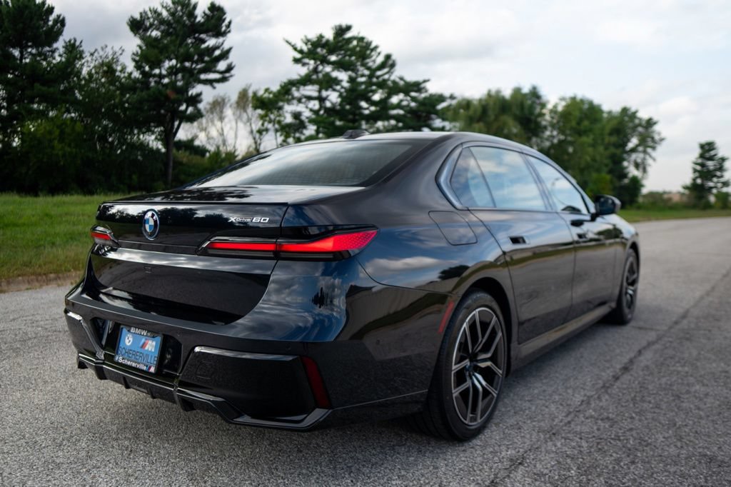Certified 2024 BMW i7 xDrive60 w/ Executive Package AWD/4WD image 11