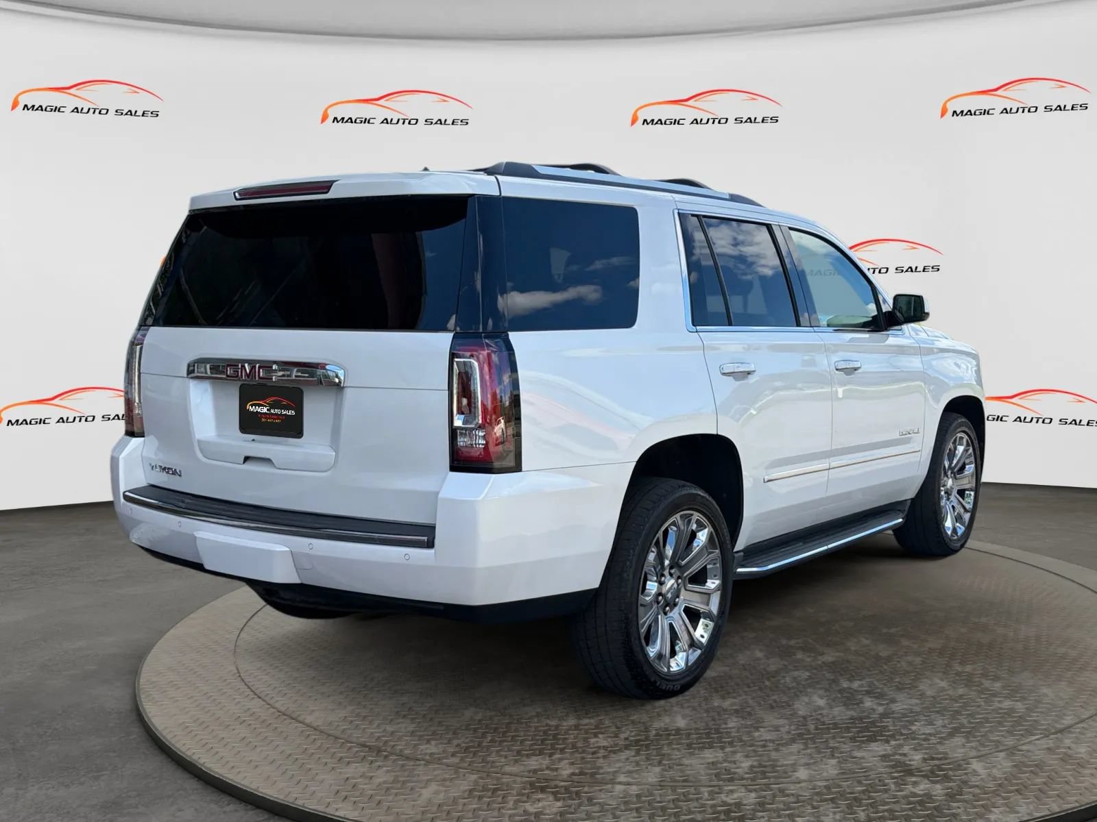 Used 2016 GMC Yukon Denali w/ Open Road Package AWD/4WD image 10