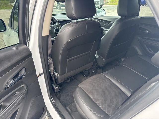 Used 2022 Buick Encore Preferred w/ Safety Package AWD/4WD image 42