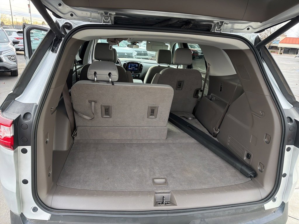 Used 2021 Chevrolet Traverse LT w/ LPO, Cargo Package image 27