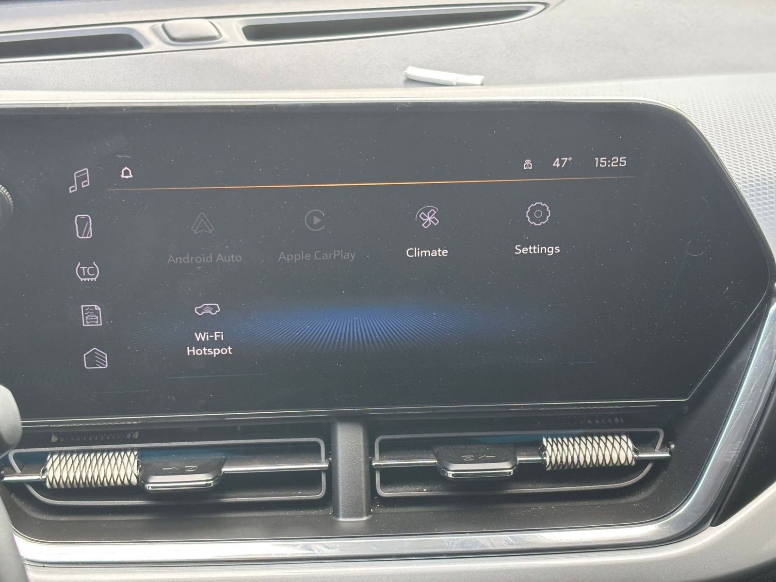 Used 2025 Chevrolet Trax LT w/ LT Convenience Package FWD image 20