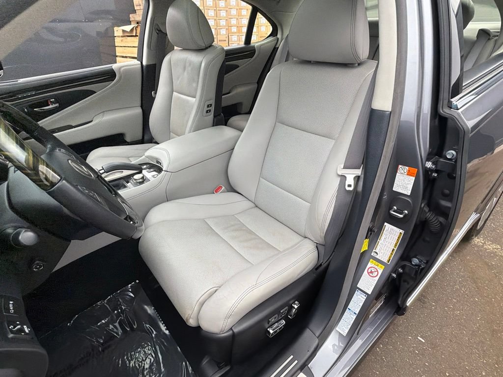Used 2017 Lexus LS 460 AWD w/ Comfort Package image 11