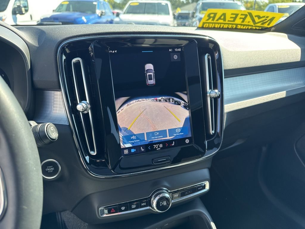 Used 2024 Volvo XC40 B5 Core image 23