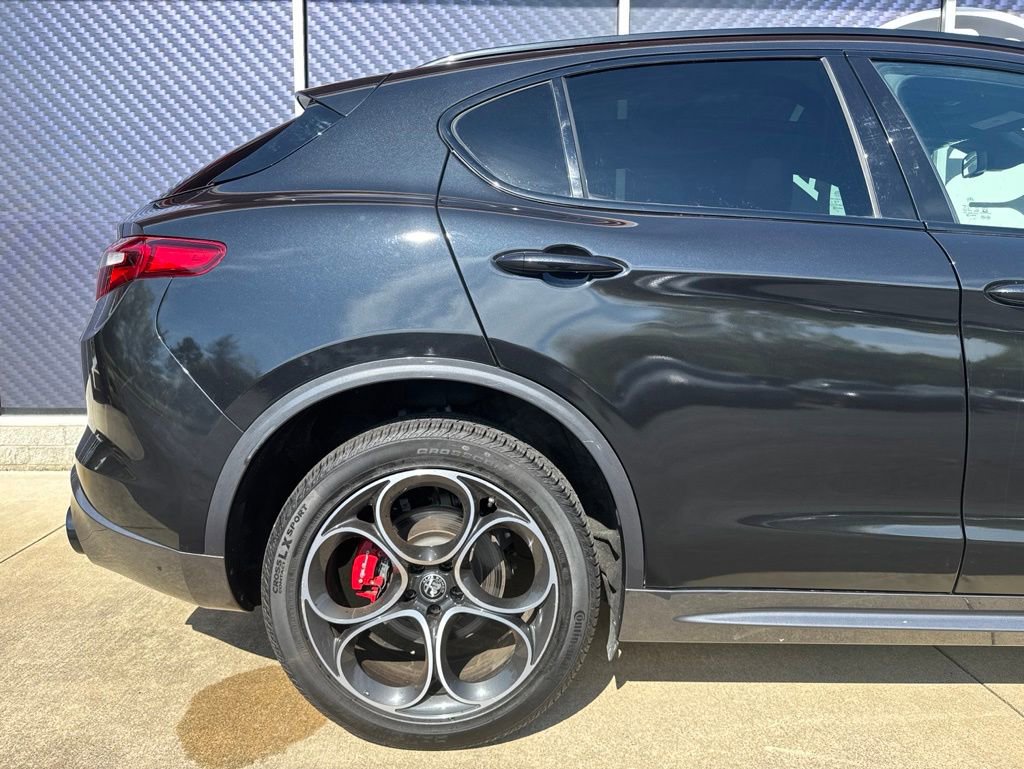 Used 2023 Alfa Romeo Stelvio Ti AWD/4WD image 5