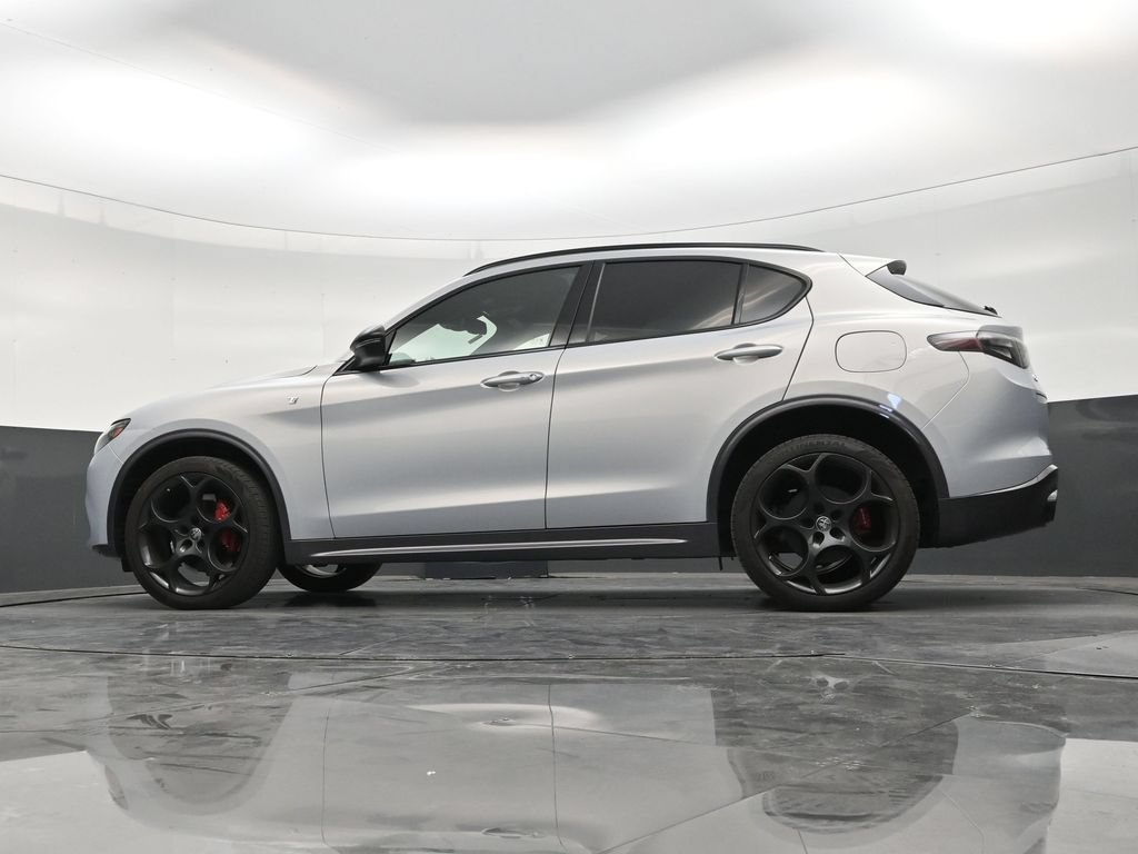 Used 2024 Alfa Romeo Stelvio Ti w/ Performance Driving Package AWD/4WD image 21