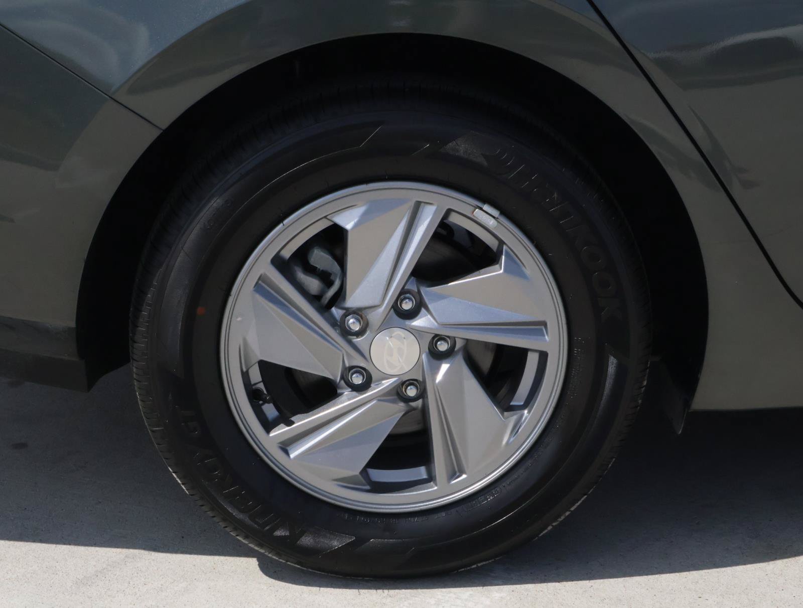 Used 2024 Hyundai Elantra SE FWD image 8