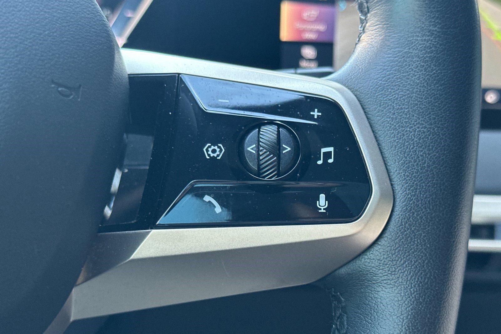 Certified 2024 BMW iX xDrive50 w/ Convenience Package image 33