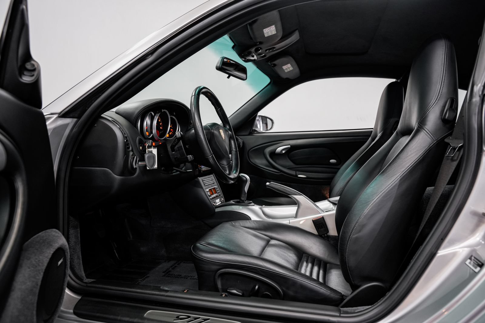 Used 2004 Porsche 911 Carrera RWD image 19
