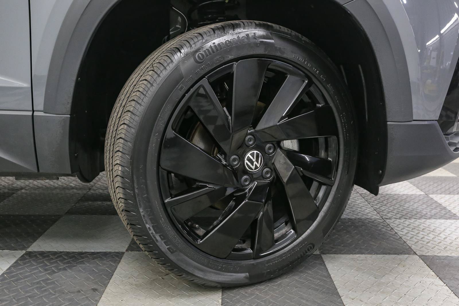 Certified 2024 Volkswagen Taos SE AWD/4WD image 17