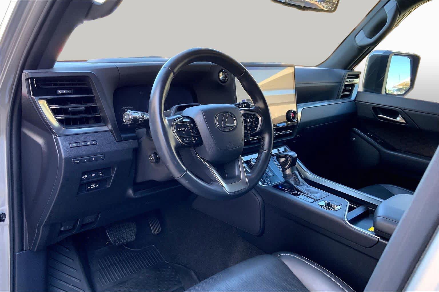 Used 2025 Lexus GX 550 w/ Accessory Package (2T) AWD/4WD image 18