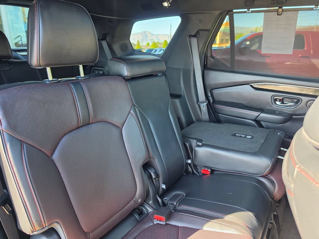 Used 2025 Honda Pilot Black Edition image 18