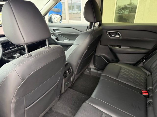 Certified 2024 Nissan Rogue Platinum FWD image 22