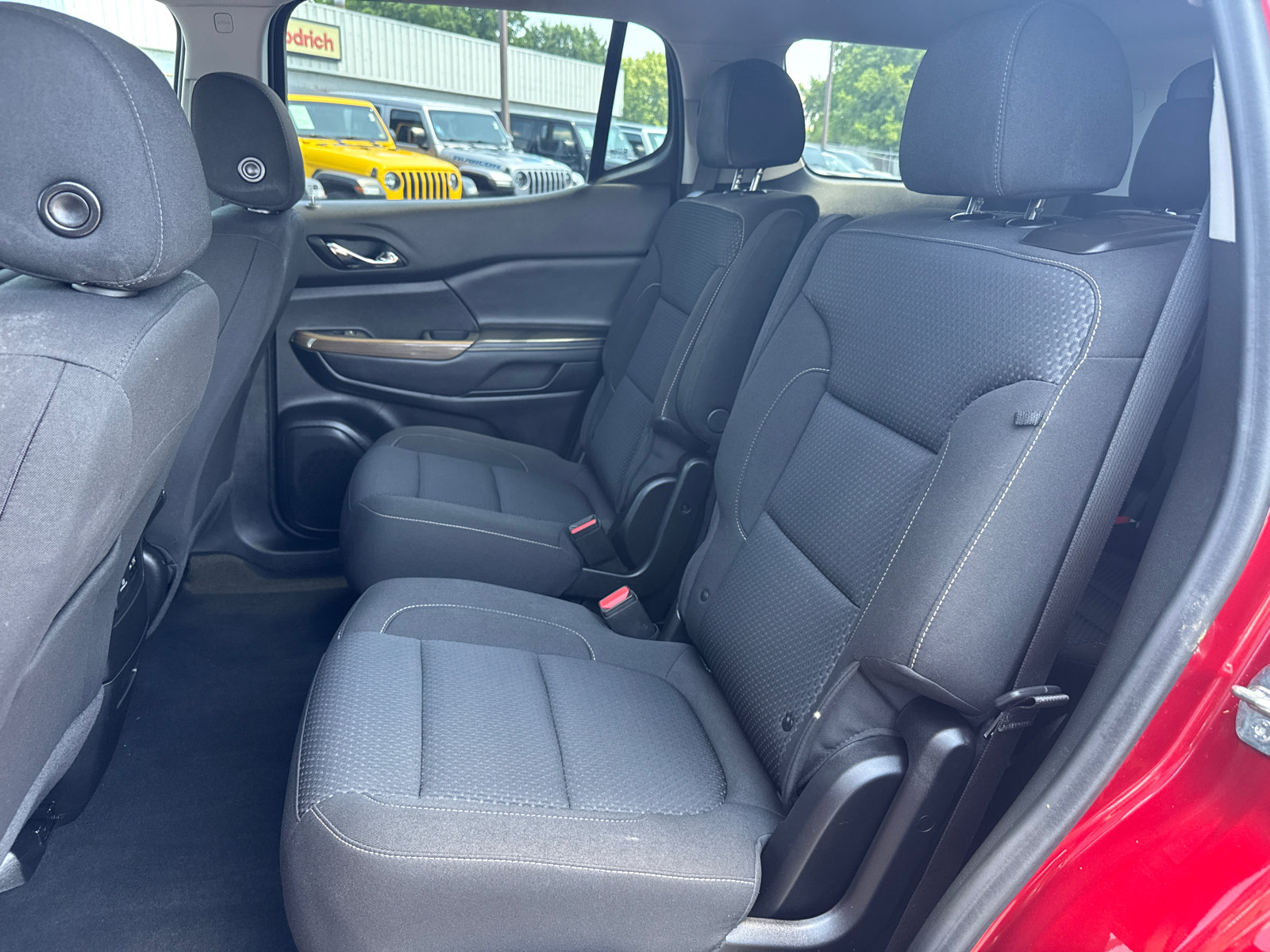 Used 2023 GMC Acadia SLE w/ Driver Convenience Package image 7