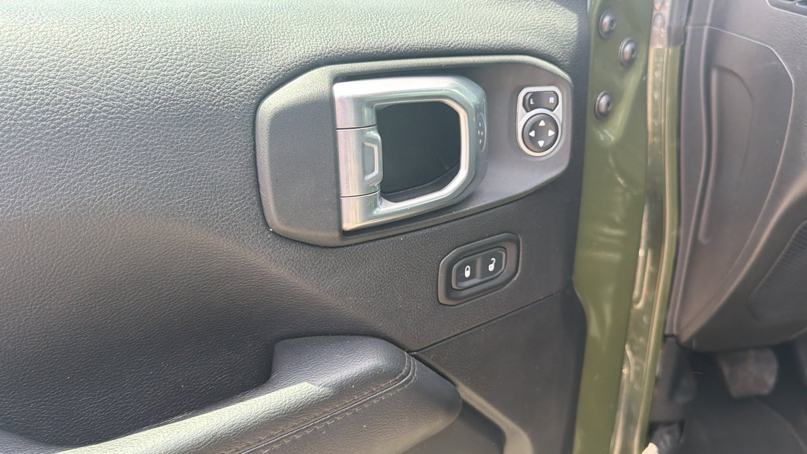 Certified 2020 Jeep Wrangler Unlimited Sahara AWD/4WD image 10