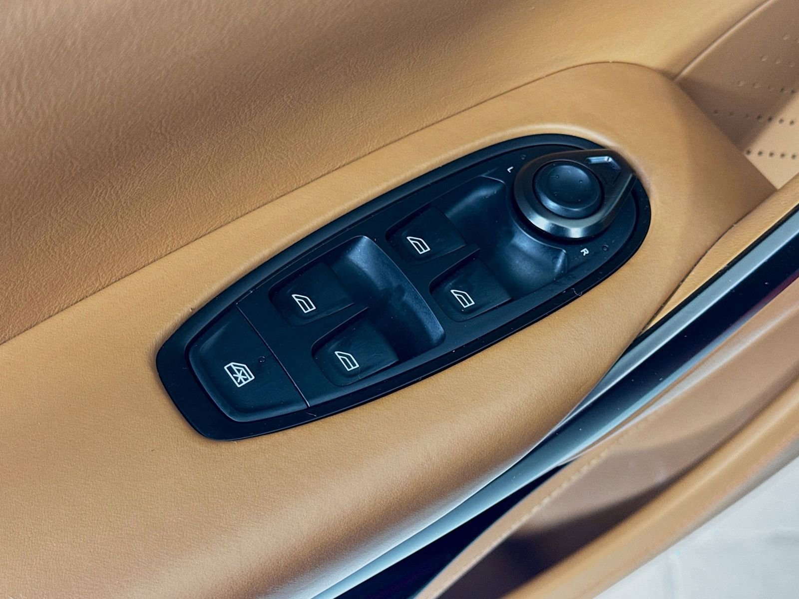Used 2024 Aston Martin DBX 707 image 16