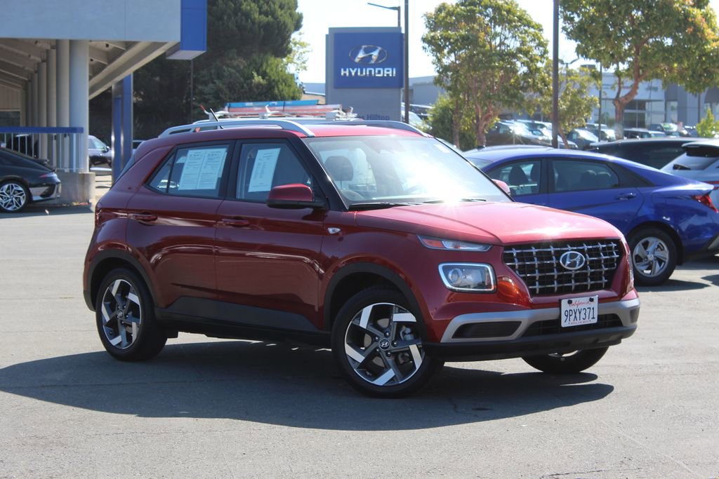 Used 2025 Hyundai Venue SEL FWD image 1