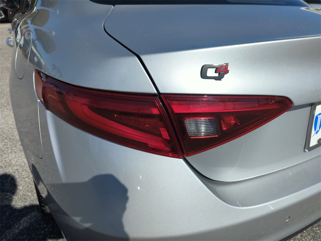 Used 2019 Alfa Romeo Giulia Base image 18