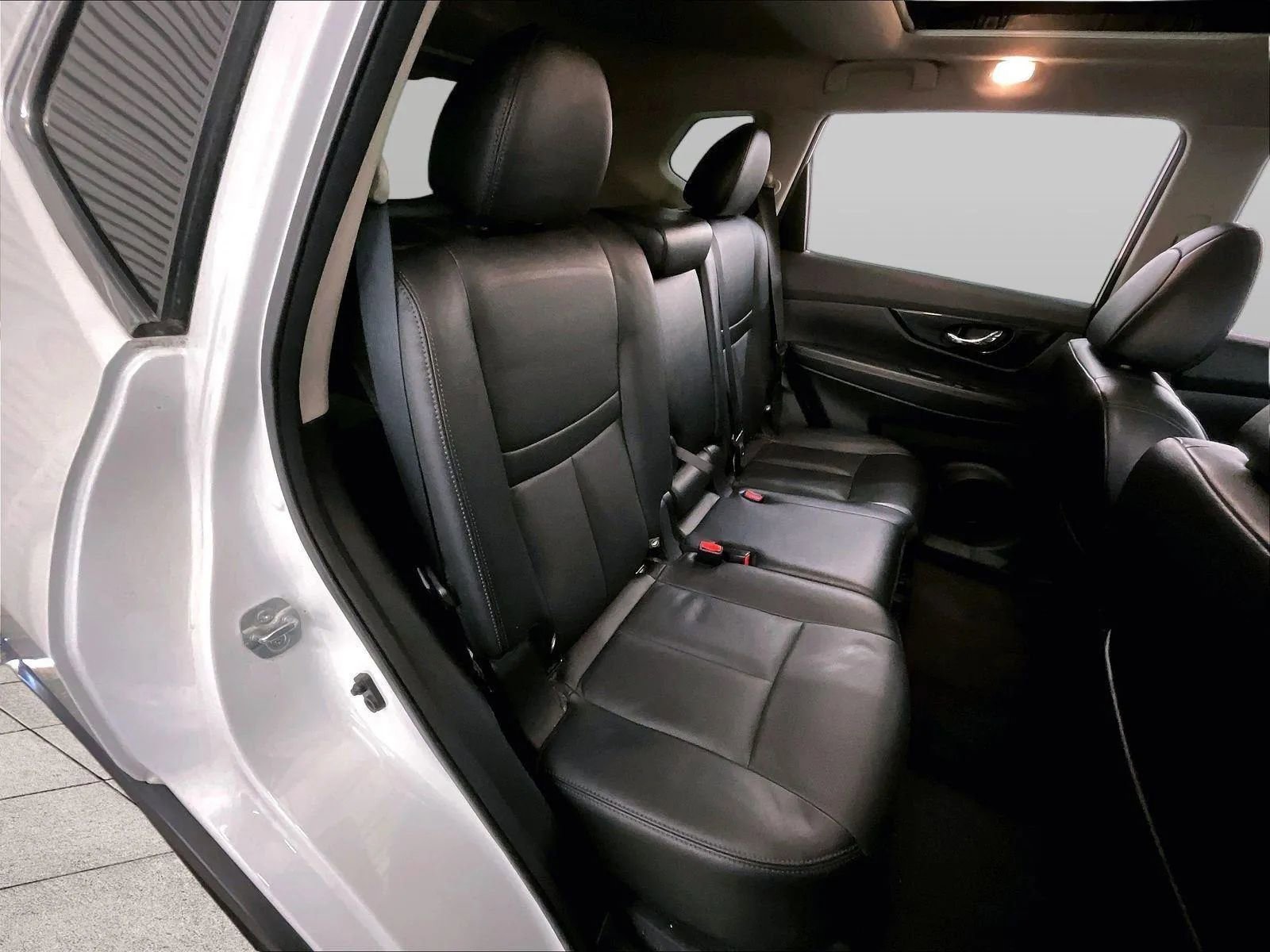 Used 2019 Nissan Rogue SL w/ Premium Package image 26