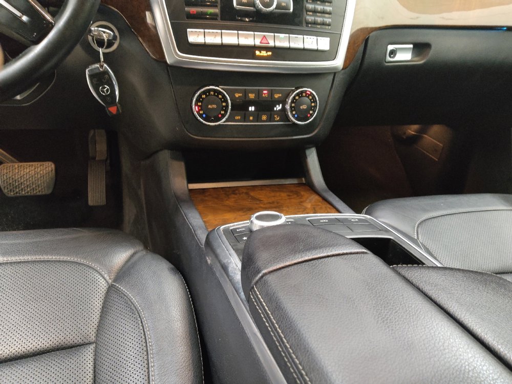 Used 2015 Mercedes-Benz GL 450 4MATIC w/ Lighting Package image 26