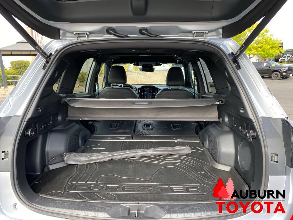 Used 2025 Subaru Forester Touring AWD/4WD image 12