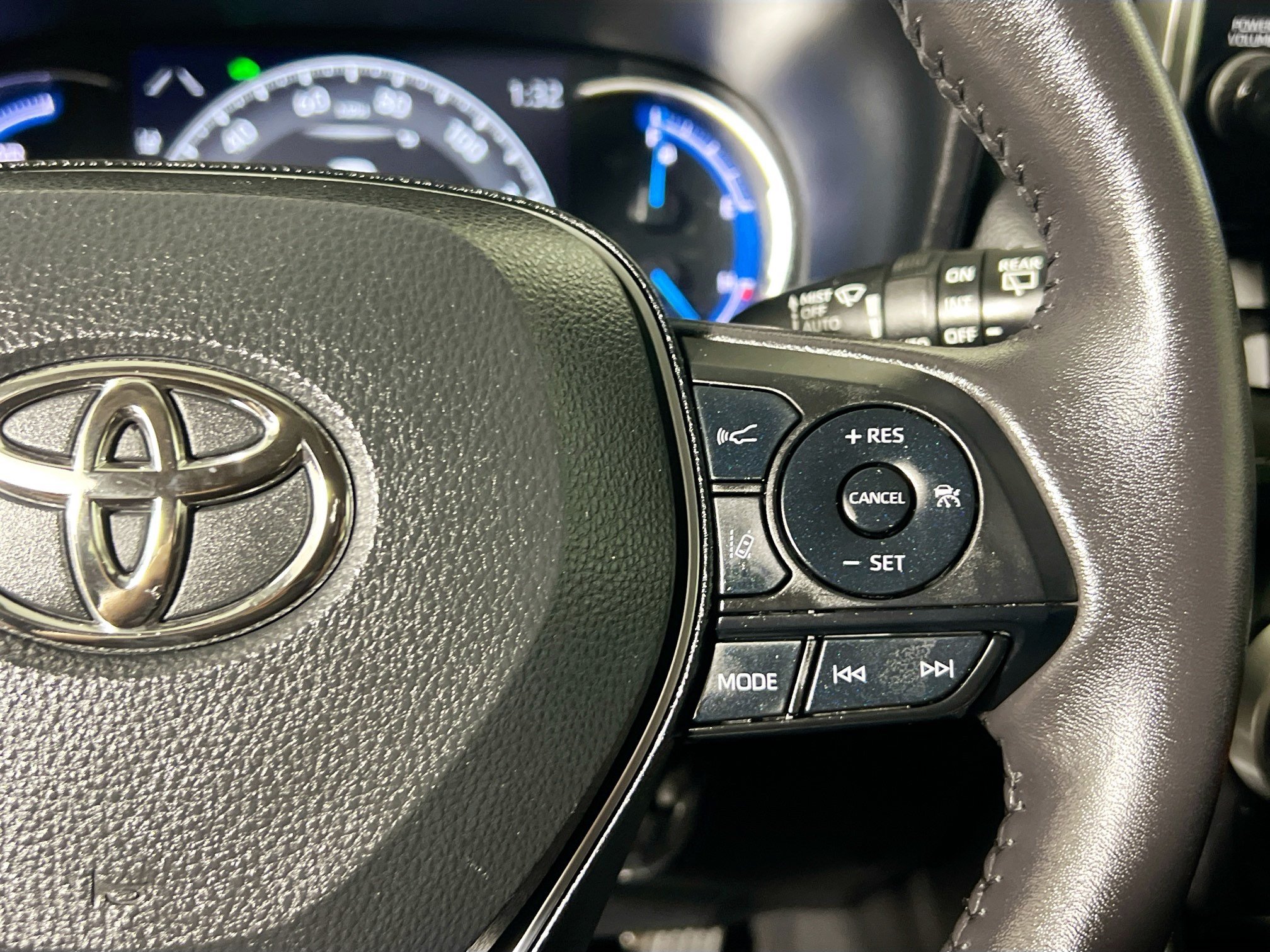 Used 2022 Toyota RAV4 Limited AWD/4WD image 19