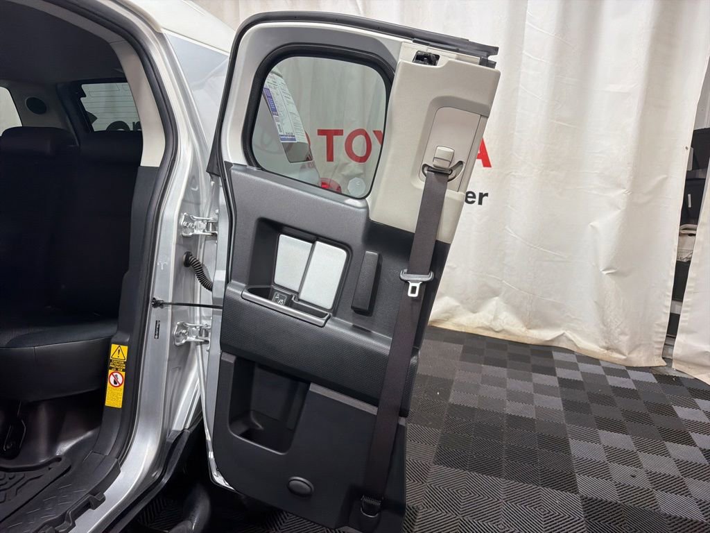 Used 2008 Toyota FJ Cruiser 4WD image 12