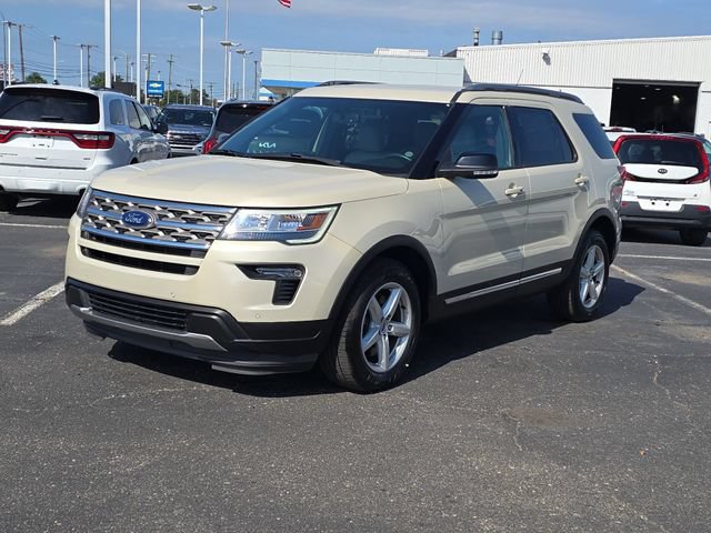 Used 2018 Ford Explorer XLT w/ Equipment Group 202A FWD image 4
