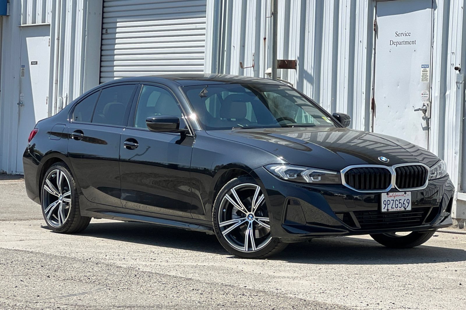 Used 2023 BMW 330i Sedan w/ Premium Package RWD image 2