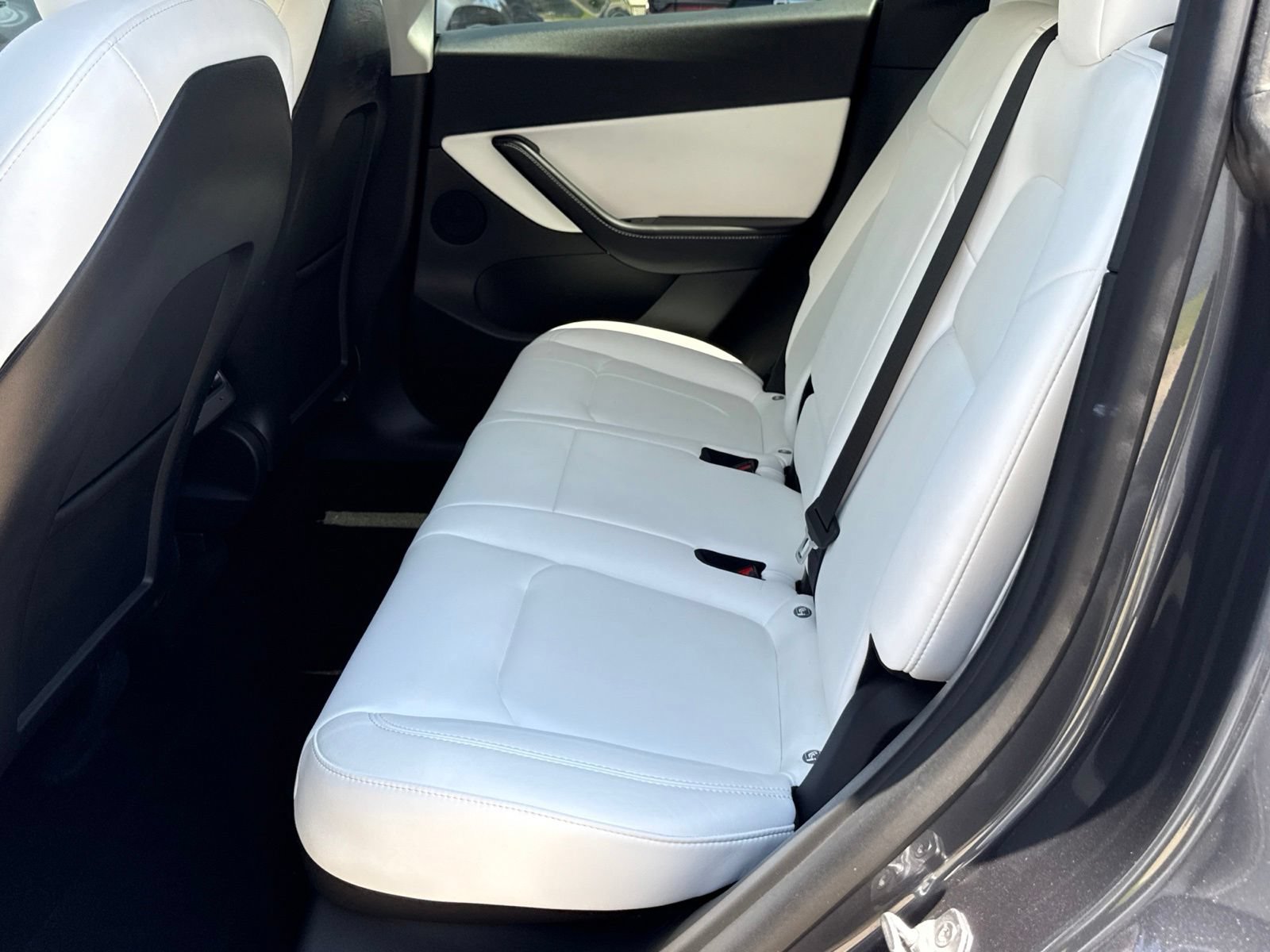 Used 2022 Tesla Model Y Performance AWD/4WD image 37