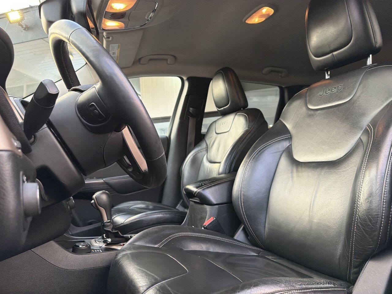 Used 2015 Jeep Cherokee Limited w/ Trailer Tow Group AWD/4WD image 30