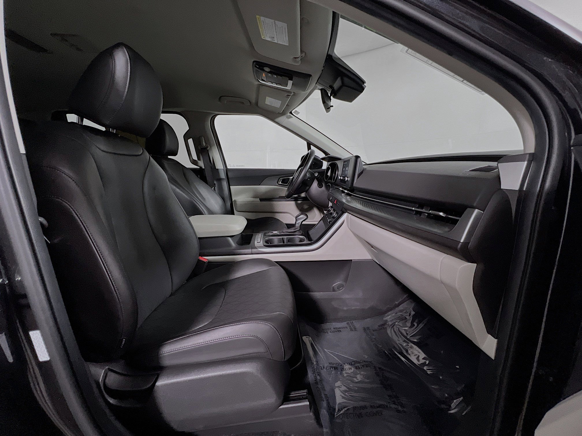 Used 2024 Kia Carnival LX image 31