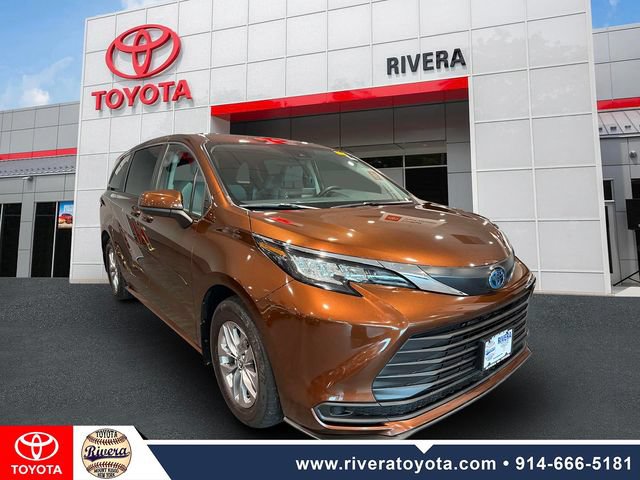 Certified 2023 Toyota Sienna LE FWD image 2