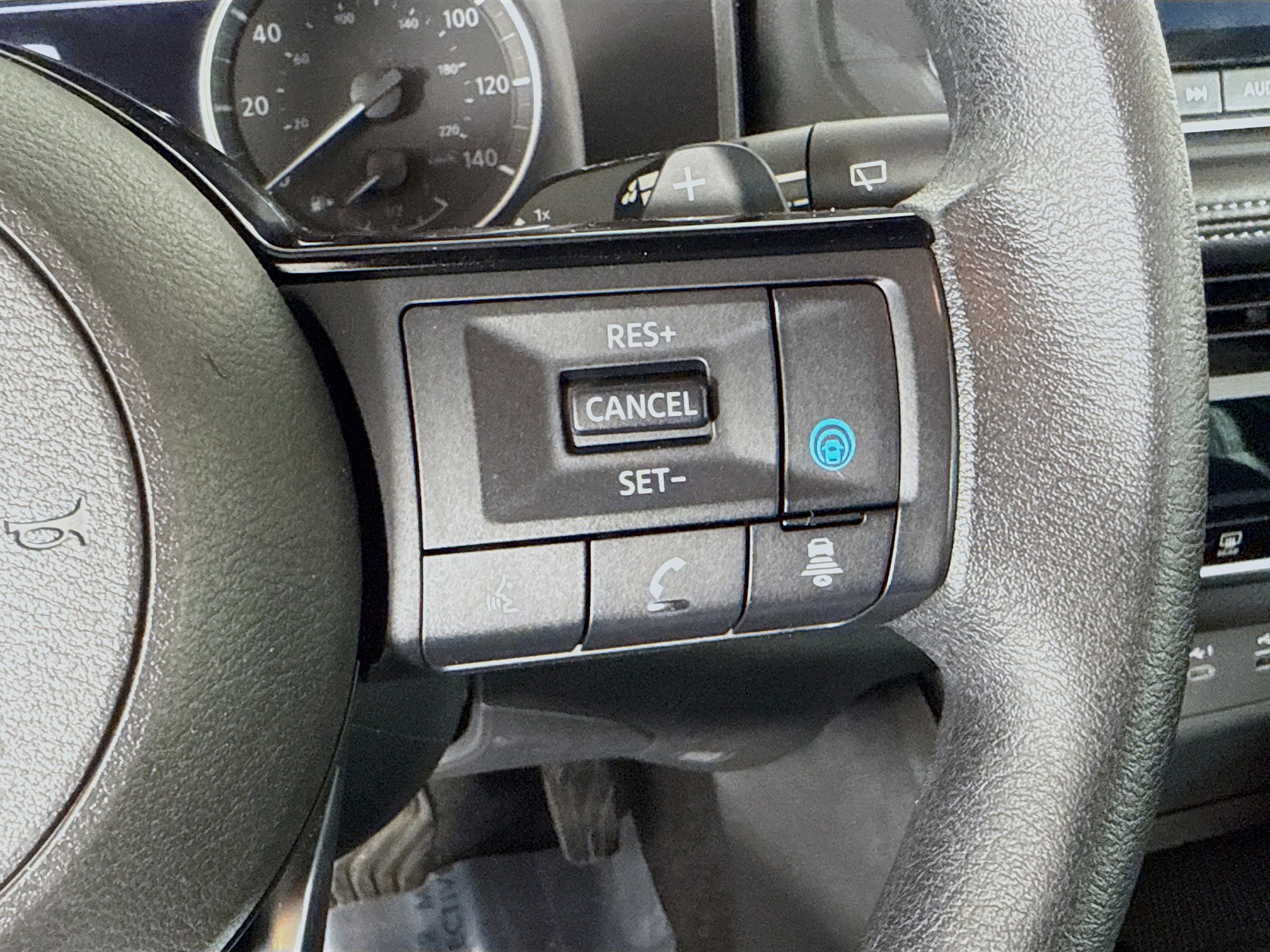 Used 2023 Nissan Rogue SV image 15