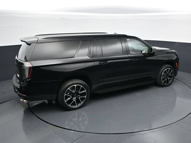 Used 2025 Chevrolet Suburban RST w/ Comfort Package AWD/4WD image 30