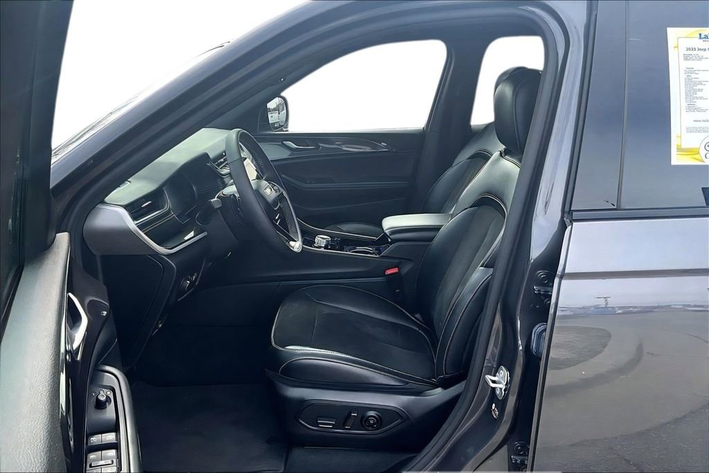 Used 2023 Jeep Grand Cherokee Altitude image 24