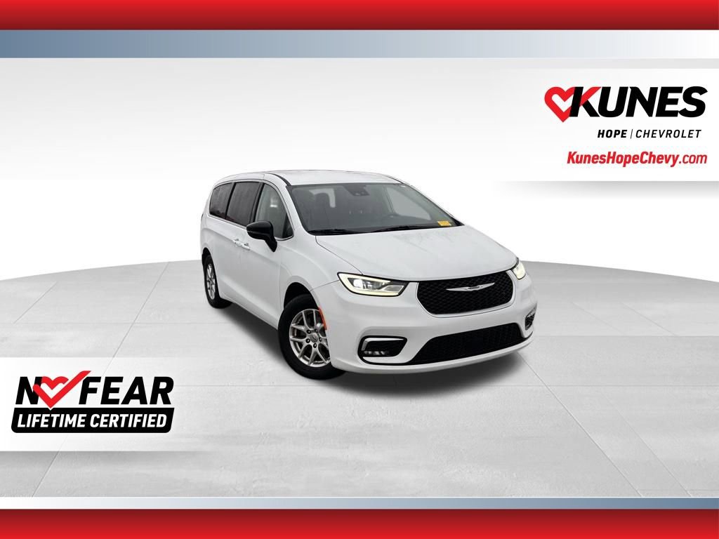 Used 2024 Chrysler Pacifica Touring-L