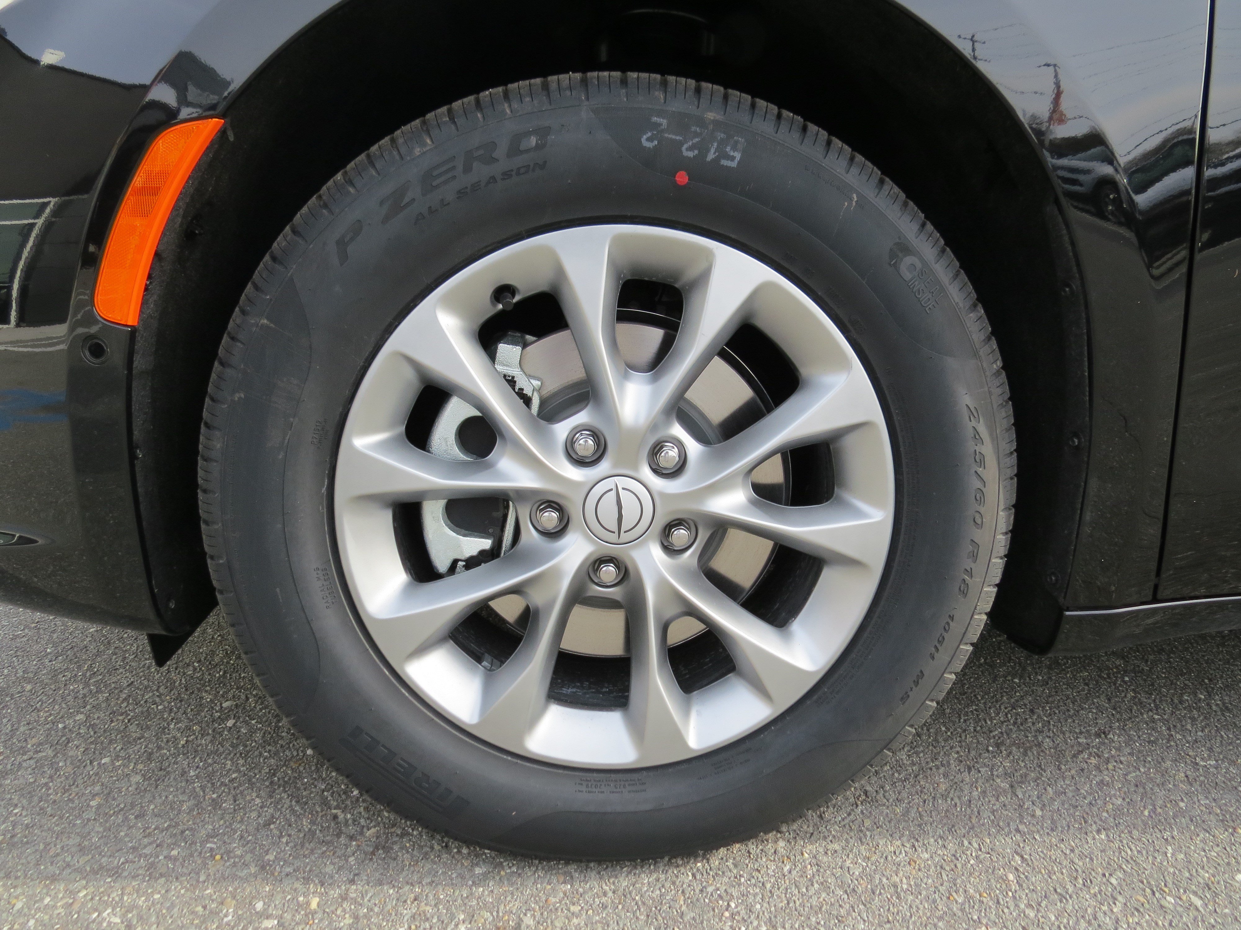 New 2026 Chrysler Pacifica Limited FWD image 13