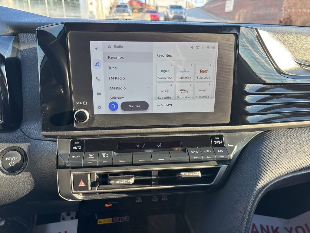 Used 2025 Toyota Camry SE image 19