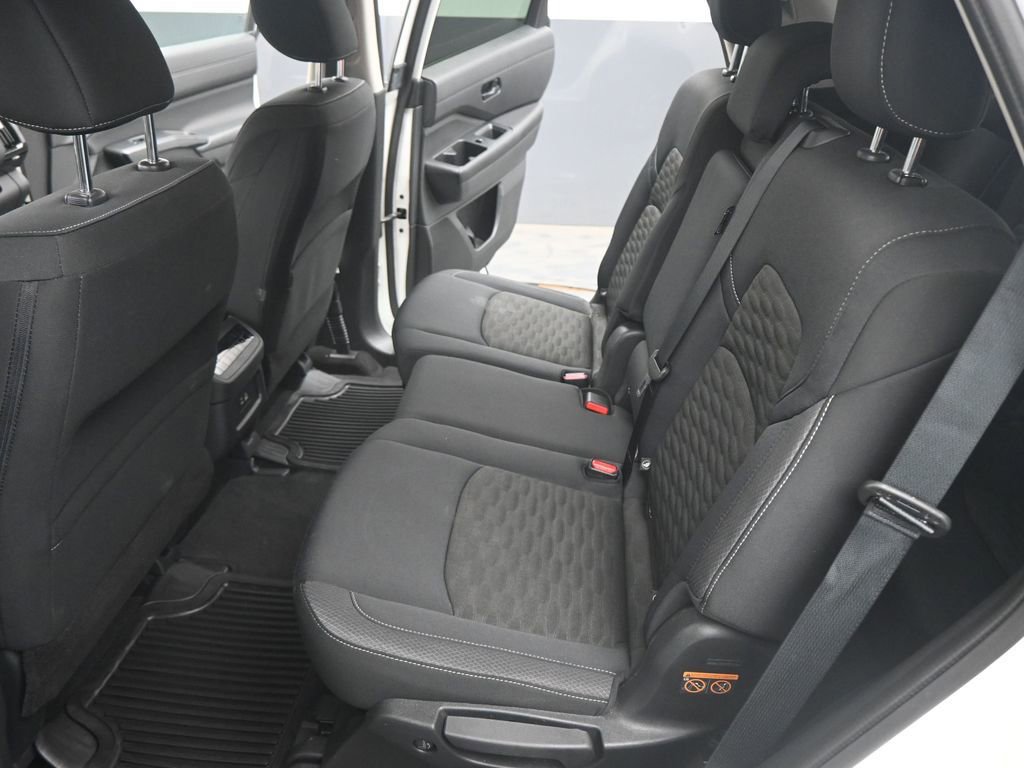 Used 2025 Nissan Pathfinder SV FWD image 17