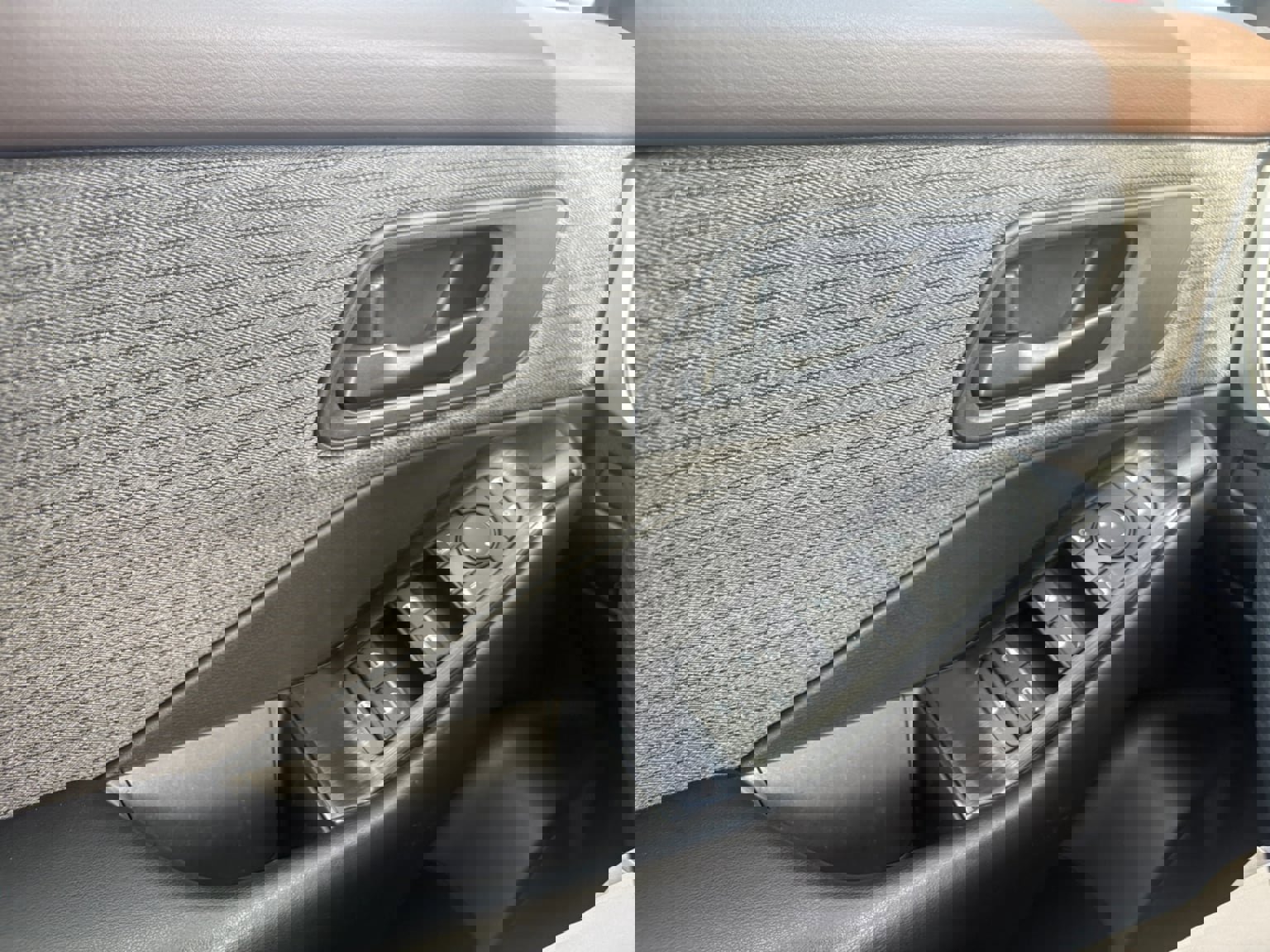 Used 2023 Nissan Rogue S image 11