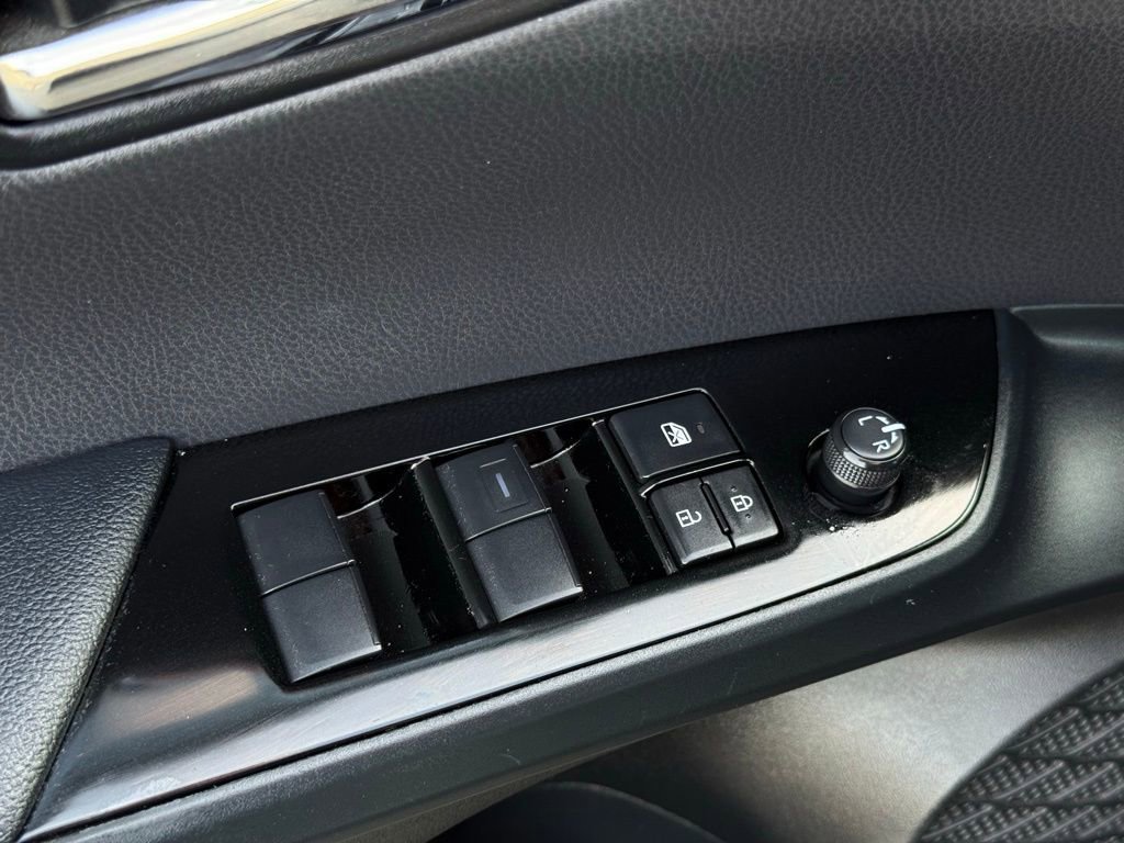 Used 2022 Toyota Prius Prime XLE image 21