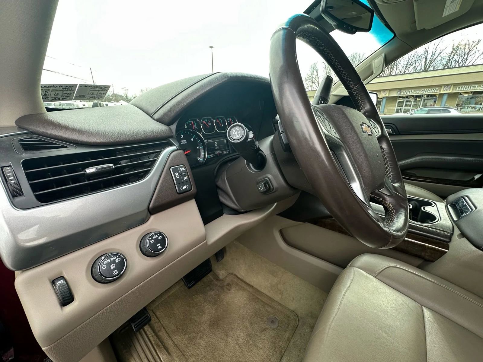 Used 2016 Chevrolet Suburban LT w/ Luxury Package image 15